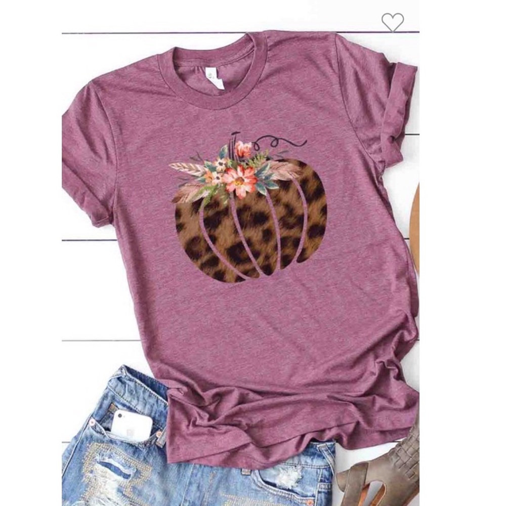 Leopard pumpkin tee in heather plum color